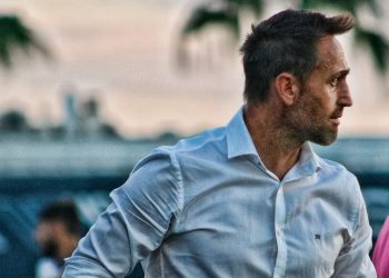 Tras la marcha de Aira, el Marbella busca entrenador para 8 partidos decisivos