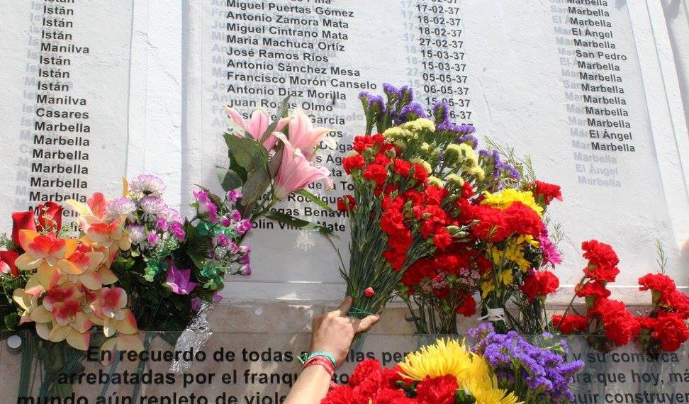 IU y Podemos reclaman la retirada del busto de Juan Carlos I y su sustitución por una escultura de «trabajadoras esenciales»