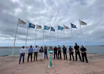 La ciudad celebra las banderas azules, con la mirada puesta en los futuros diques