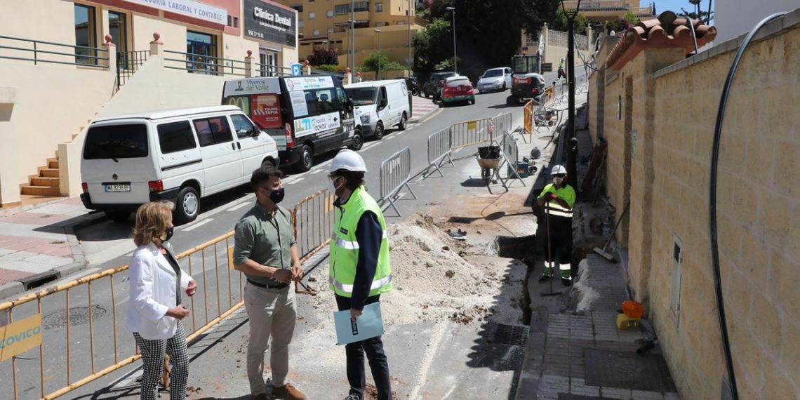 Hidralia arregla la red de abastecimiento de agua en calle Fernando VII