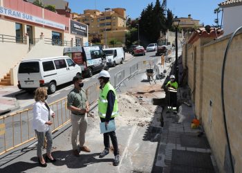 Hidralia arregla la red de abastecimiento de agua en calle Fernando VII