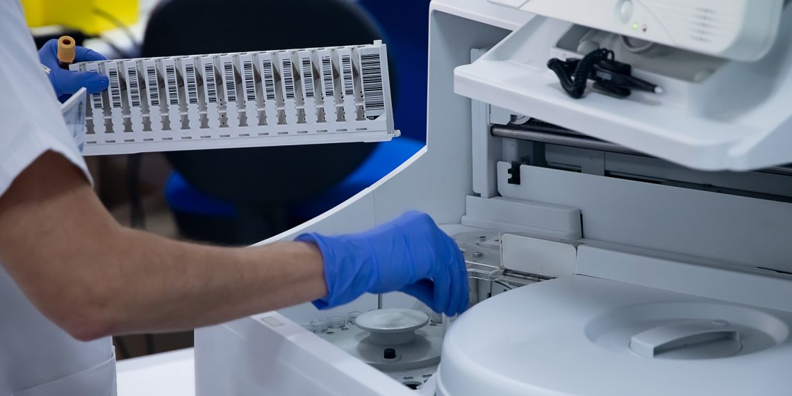 Quirónsalud ofrece pruebas PCR y de antígenos a domicilio