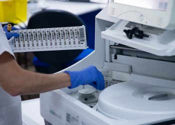 Quirónsalud ofrece pruebas PCR y de antígenos a domicilio