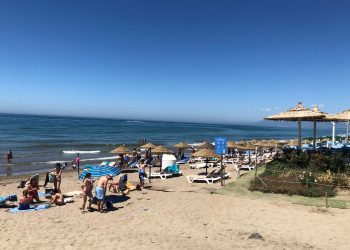 Los chiringuitos esperan una digna ocupación en la noche de San Juan