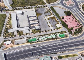 Estación de autobuses, cerca, pero menos, del colegio María Teresa de León