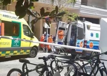 Un coche invade la acera y atropella a varias personas en Avenida Miguel Cano