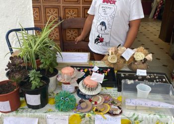 María monta un tenderete para ir a Paris a un campeonato mundial de Flamenco