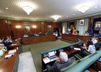 El TSJA ratifica el toque de queda y la alcaldesa lo asume