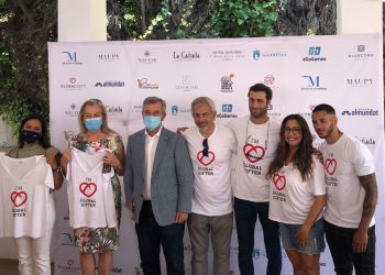 Una apertura a lo grande, con numerosas caras conocidas