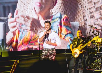 El mexicano Carlos Rivera llenó de magia La Cantera con su voz