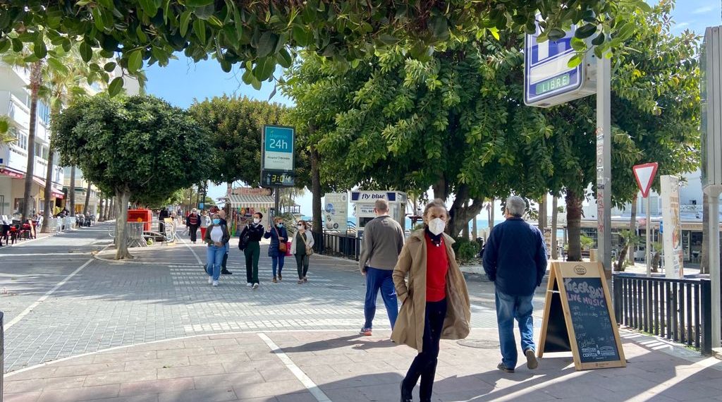 La afluencia turística ha bajado solo un 18 por ciento y el mercado nacional bate récord