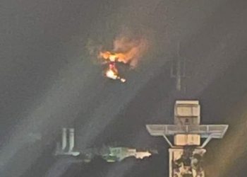 Bomberos sofocan «uno de los incendios más peligrosos que hemos tenido este verano»