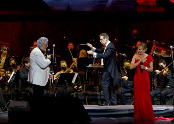 Plácido Domingo y Marta Sánchez cantaron el himno de España en Starlite