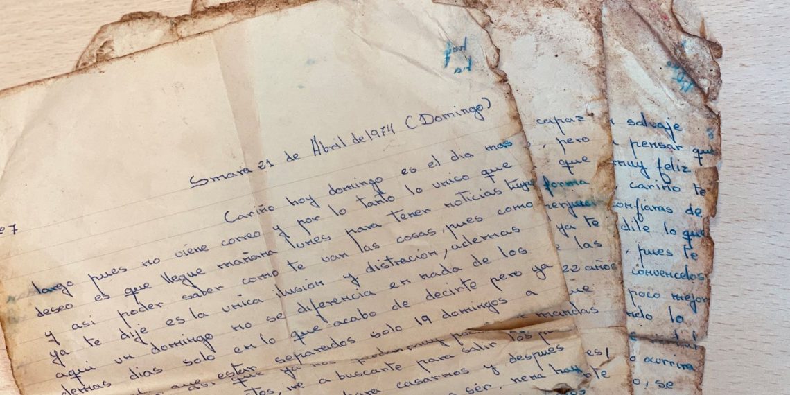 Personal del centro ambiental encuentra una carta de amor de 1974 entre la basura