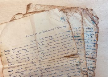 Personal del centro ambiental encuentra una carta de amor de 1974 entre la basura