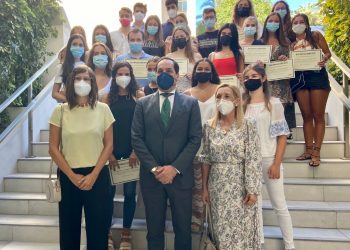 El grupo Alfil entrega 30 becas con descuento en alojamiento para estudiantes universitarios