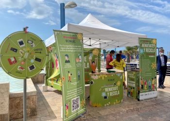 Ecolec vuelve al Paseo Marítimo para concienciar sobre reciclado de electrodomésticos
