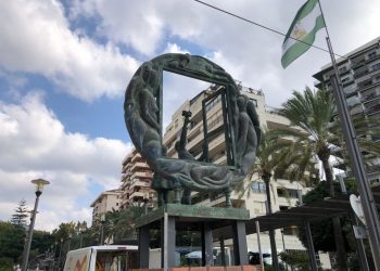 El PSOE denuncia el «engaño» en torno a la estatua de la Libertad de Expresión