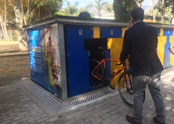 Marbella prueba dos aparcamientos inteligentes para bicicletas