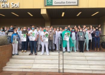 Personal sanitario del Costa del Sol se concentra contra la agresión a dos enfermeras