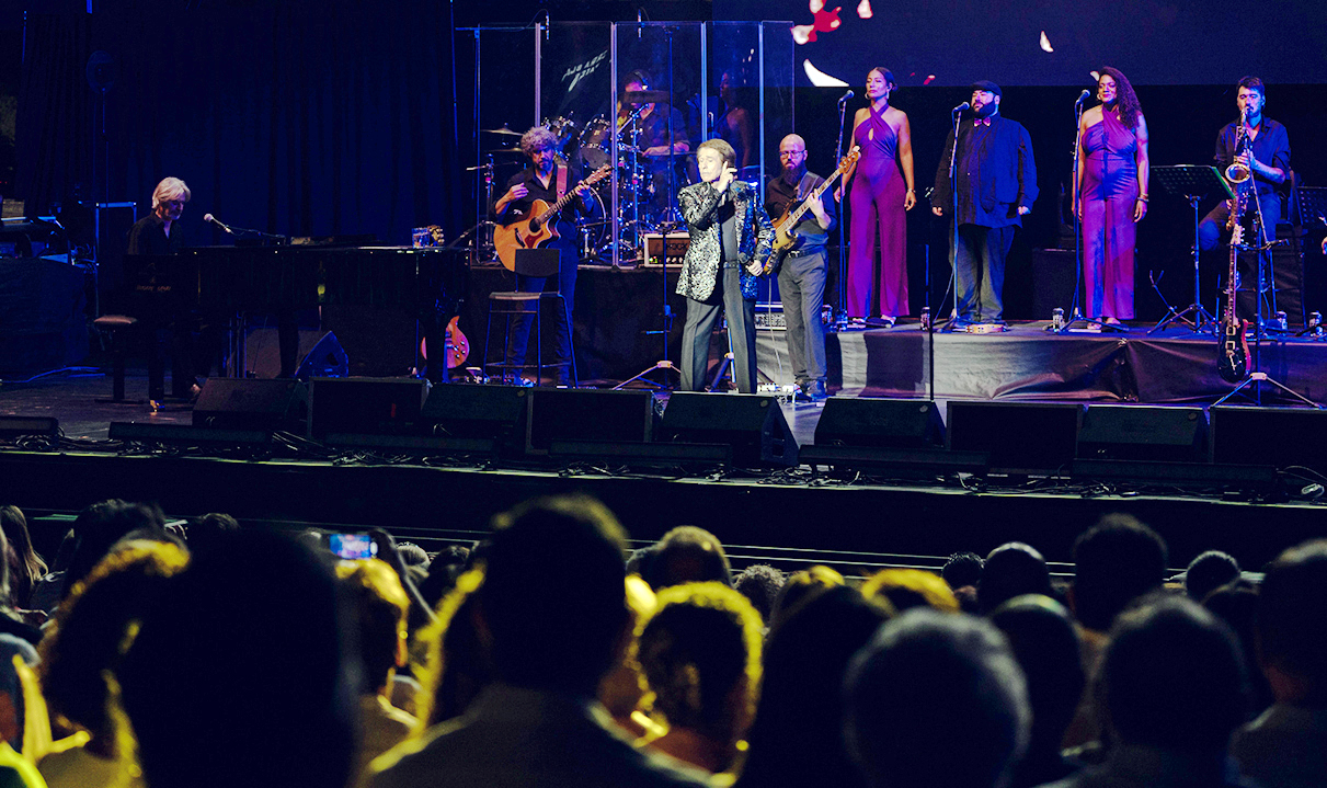 Raphael Celebra sus 60 años de éxitos en un emocionante concierto en Starlite