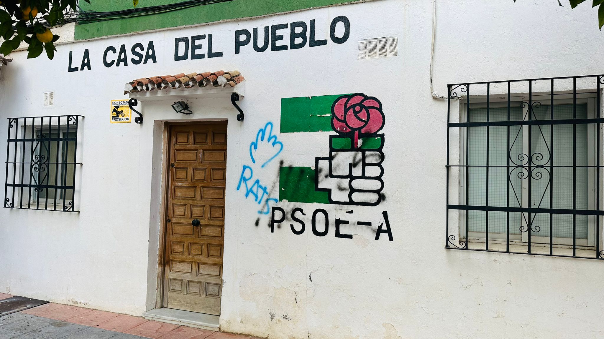 El PSOE llama a los responsables políticos locales a la cordura para que cesen las agresiones a la sede socialista