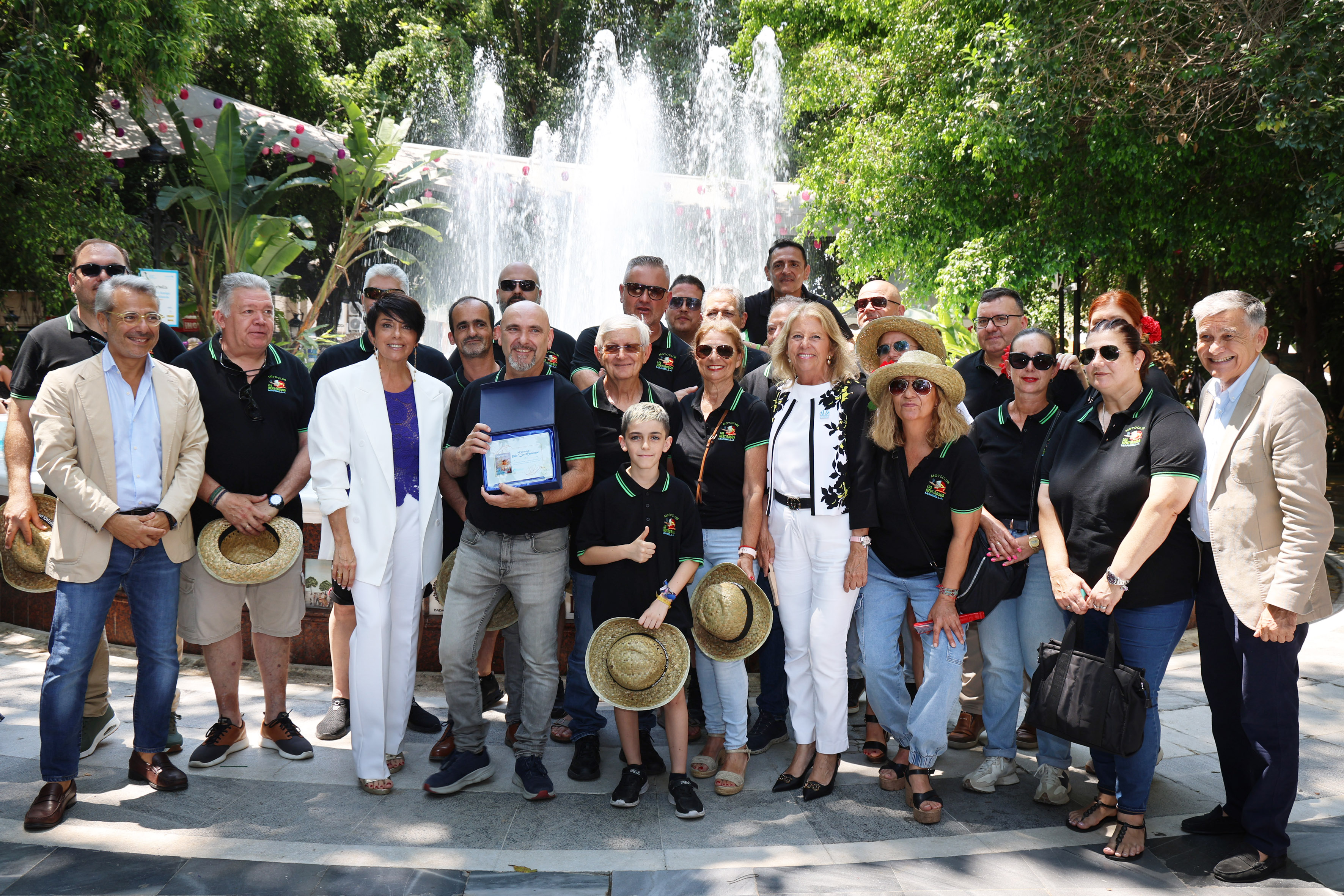 Marbella inaugura la Feria de Día con un homenaje a la Peña Los Mentirosos