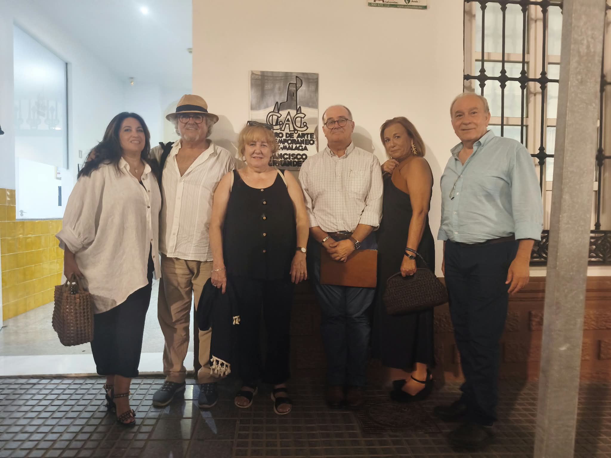 DAMAS DE NOCHE EN AGOSTO